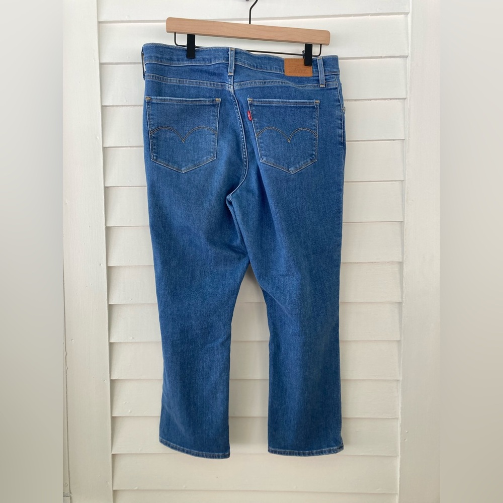 Levi’s | 724 High-Rise Straight Crop Medium Blue Size 32 - Picture 9 of 14